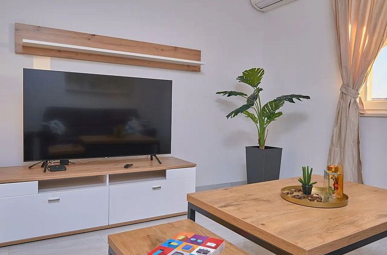 Appartement M Ganze Etage in einem geräumigen Haus mit Pool