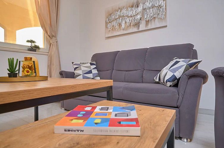 Appartement M Ganze Etage in einem geräumigen Haus mit Pool