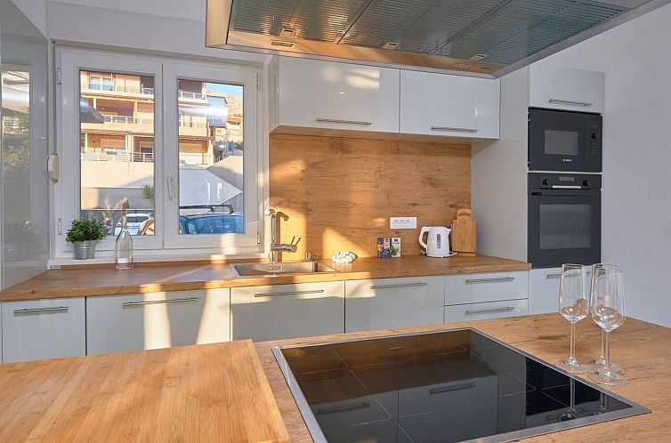 Appartement M Ganze Etage in einem geräumigen Haus mit Pool