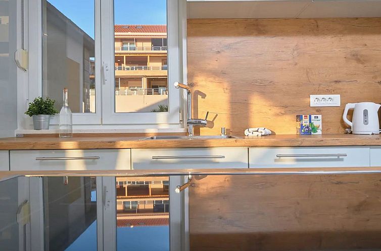 Appartement M Ganze Etage in einem geräumigen Haus mit Pool