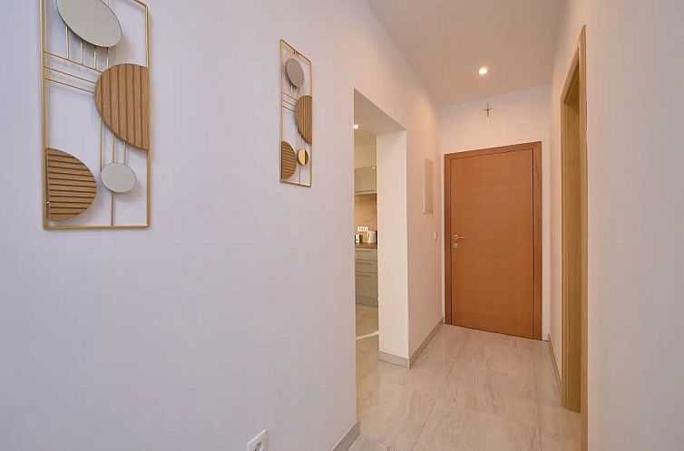 Appartement M Ganze Etage in einem geräumigen Haus mit Pool