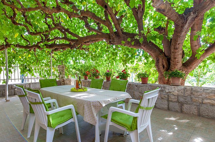 Unterkunft 1032440 - Ferienhaus Dalmatien - Vakantiehuis Maric mit Terrasse und Balkon