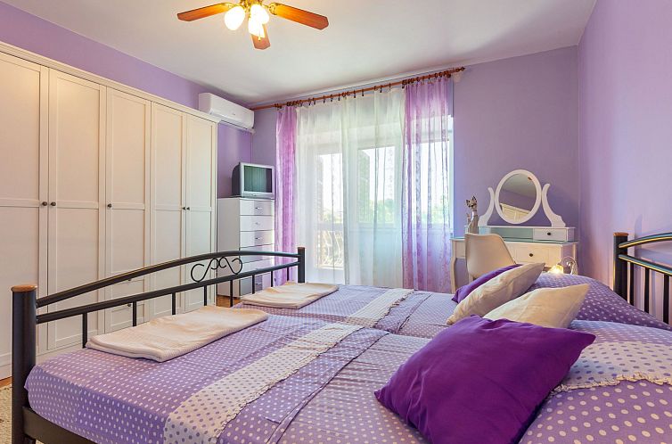 Vakantiehuis Maric mit Terrasse und Balkon