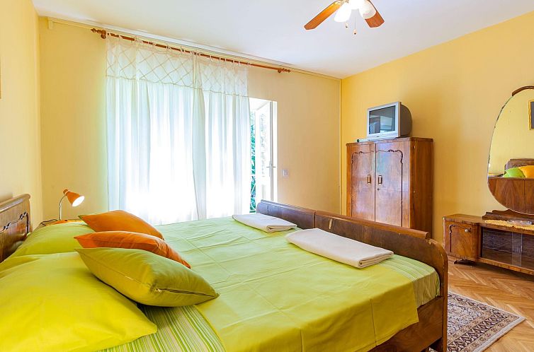 Vakantiehuis Maric mit Terrasse und Balkon