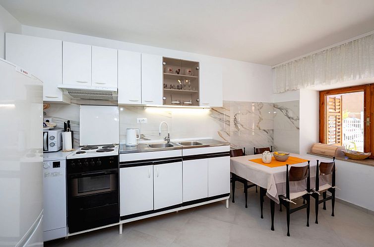 Vakantiehuis Maric mit Terrasse und Balkon