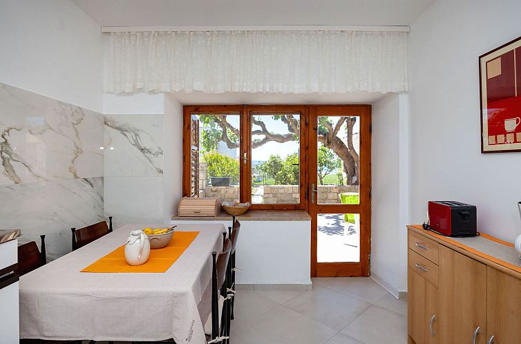 Vakantiehuis Maric mit Terrasse und Balkon