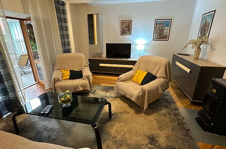 Vakantiehuis Maric mit Terrasse und Balkon