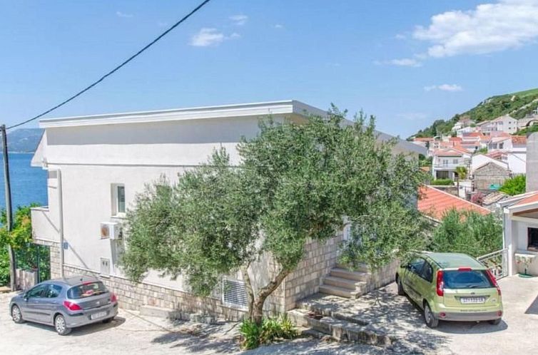 Appartement Angenehme Wohnung in Komarna mit privatem Parkpl