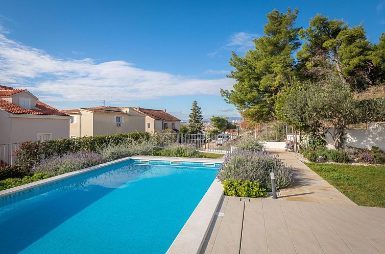 Vakantiehuis Ferienvilla "Elena" mit eigenem Pool