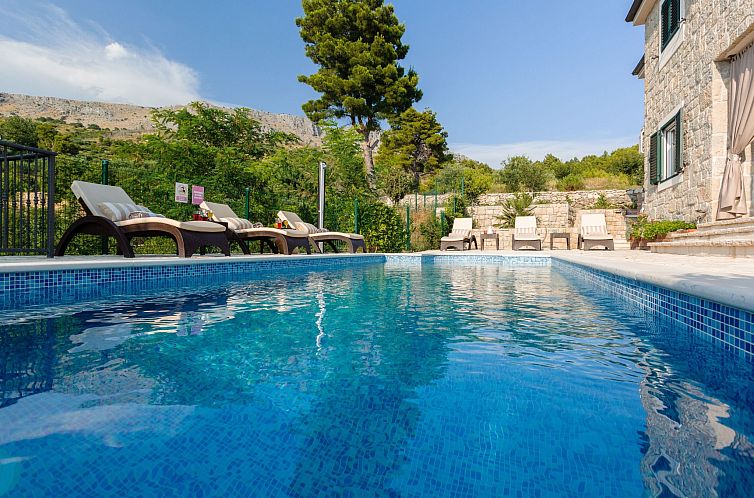 Vakantiehuis Luxuriöse Steinvilla mit privatem Swimmingpool