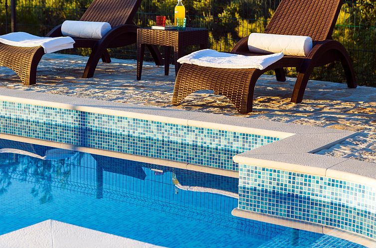 Vakantiehuis Luxuriöse Steinvilla mit privatem Swimmingpool