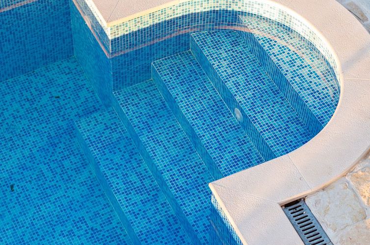 Vakantiehuis Luxuriöse Steinvilla mit privatem Swimmingpool