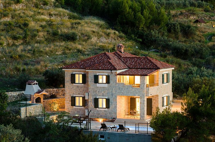 Vakantiehuis Luxuriöse Steinvilla mit privatem Swimmingpool