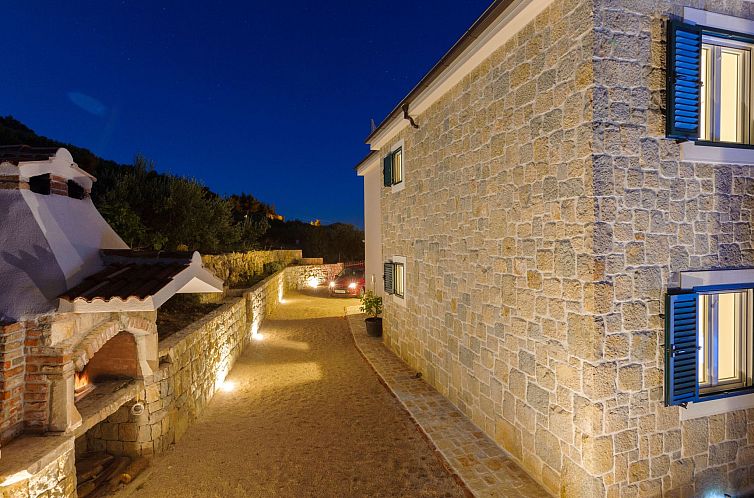 Vakantiehuis Luxuriöse Steinvilla mit privatem Swimmingpool