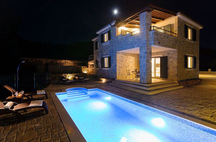 Vakantiehuis Luxuriöse Steinvilla mit privatem Swimmingpool