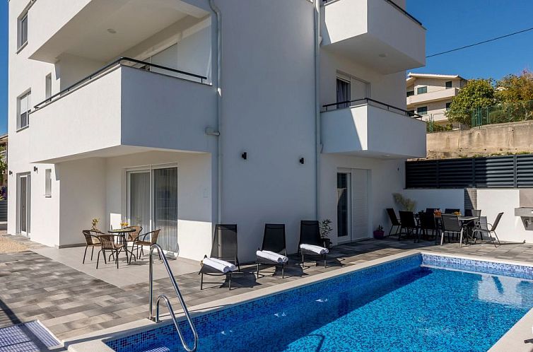 Vakantiehuis in Podstrana mit Privatem Pool