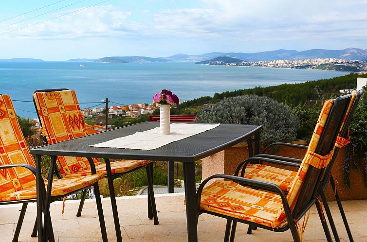 Guest house 1032463 - Apartment Dalmatia - Appartement Strandnahe Ferienwohnung mit Terrasse