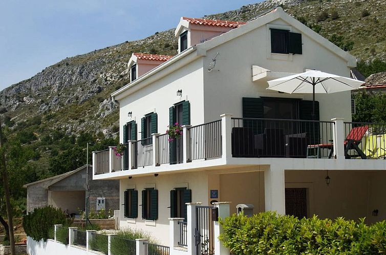 Vakantiehuis Ferienvilla mit Pool und Blick auf das Adriatis