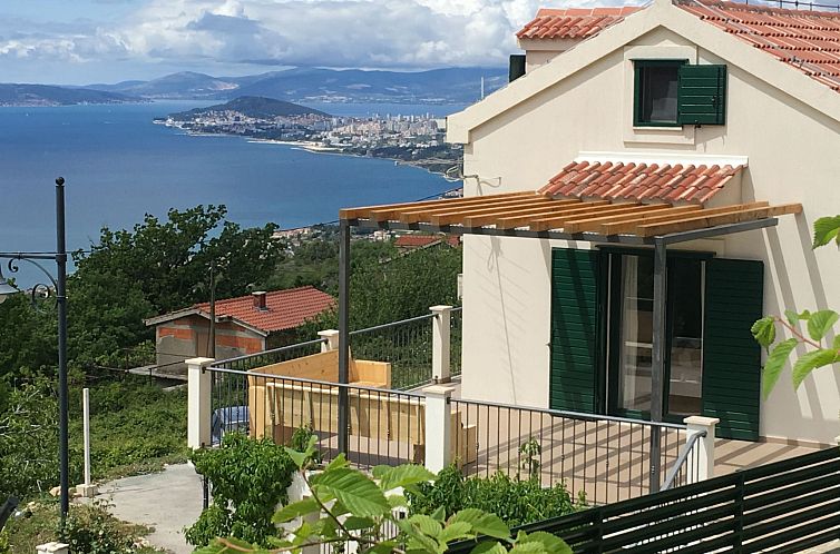 Vakantiehuis Ferienvilla mit Pool und Blick auf das Adriatis