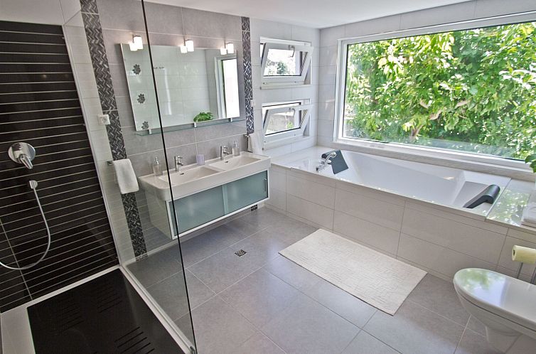 Vakantiehuis Charmantes Ferienhaus mit grünem Garten