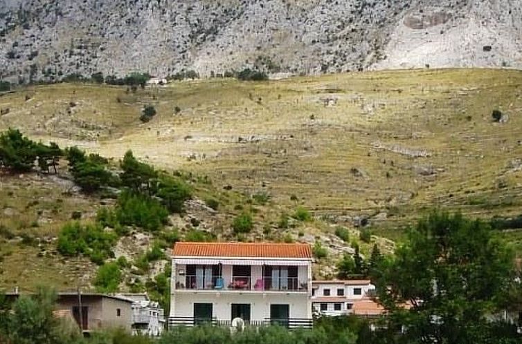 Appartement Große Ferienwohnung in Duće mit Privatem Balko