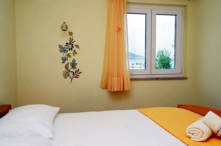 Appartement Große Ferienwohnung in Duće mit Privatem Balko