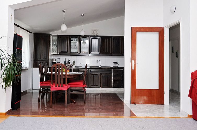 Appartement Große Ferienwohnung in Duće mit Privatem Balko