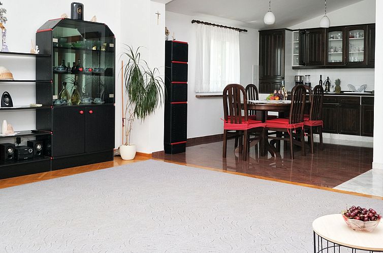 Appartement Große Ferienwohnung in Duće mit Privatem Balko