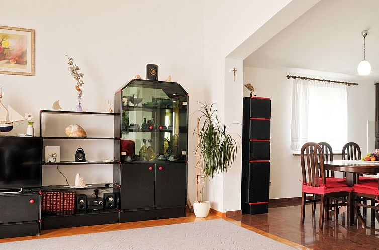 Appartement Große Ferienwohnung in Duće mit Privatem Balko