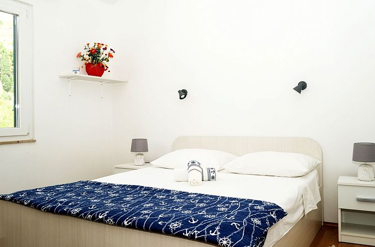 Appartement Große Ferienwohnung in Duće mit Privatem Balko