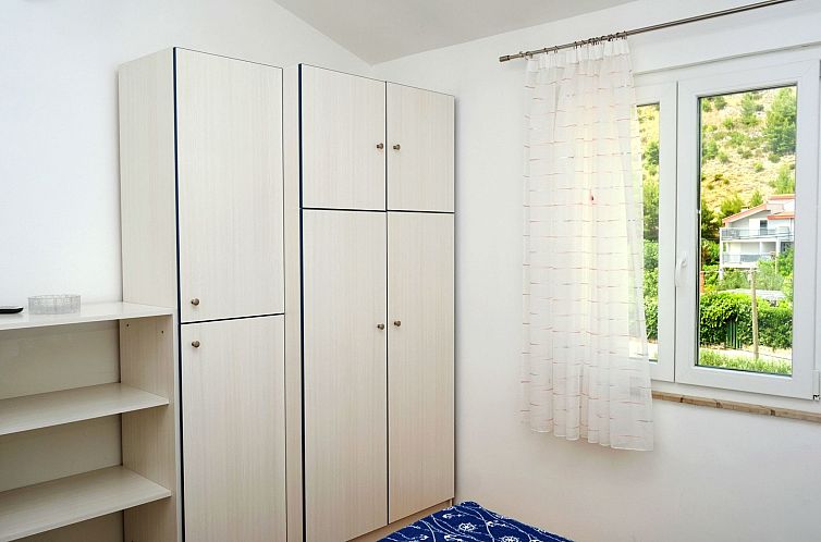 Appartement Große Ferienwohnung in Duće mit Privatem Balko