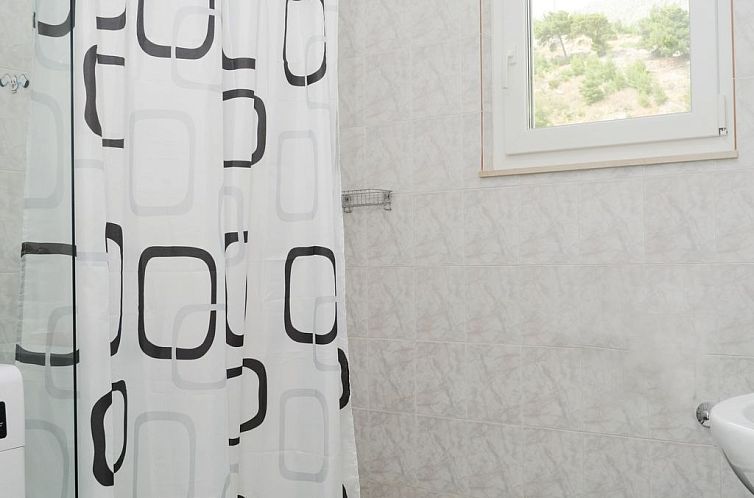 Appartement Große Ferienwohnung in Duće mit Privatem Balko