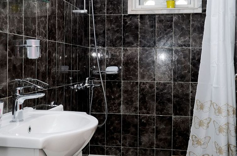 Appartement Große Ferienwohnung in Duće mit Privatem Balko