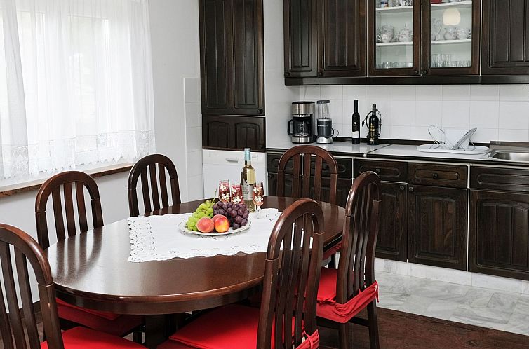 Appartement Große Ferienwohnung in Duće mit Privatem Balko