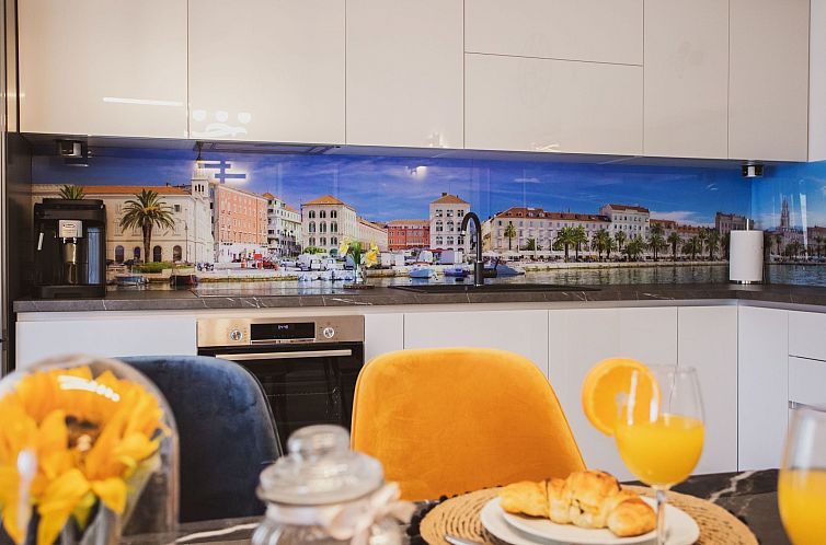 Vakantiehuis Luxuriöses Ferienhaus Lucija mit Jacuzzi