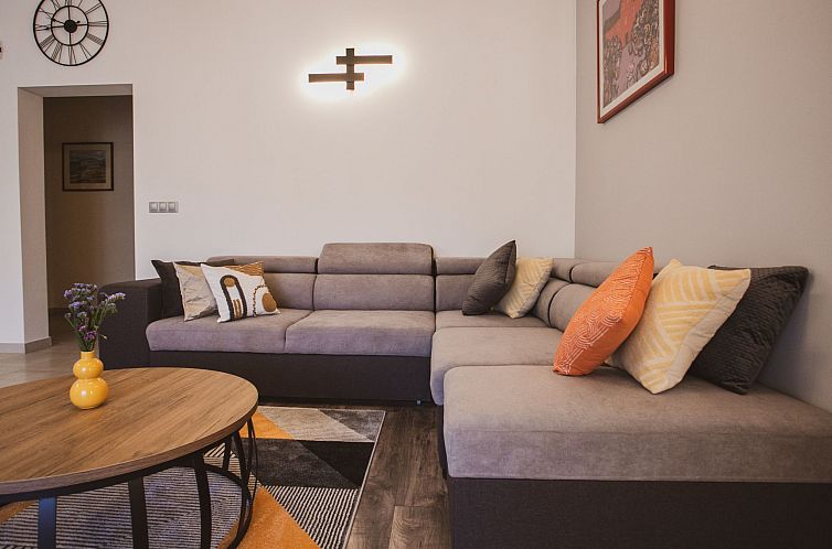 Vakantiehuis Luxuriöses Ferienhaus Lucija mit Jacuzzi