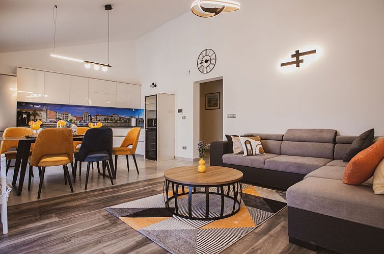 Vakantiehuis Luxuriöses Ferienhaus Lucija mit Jacuzzi