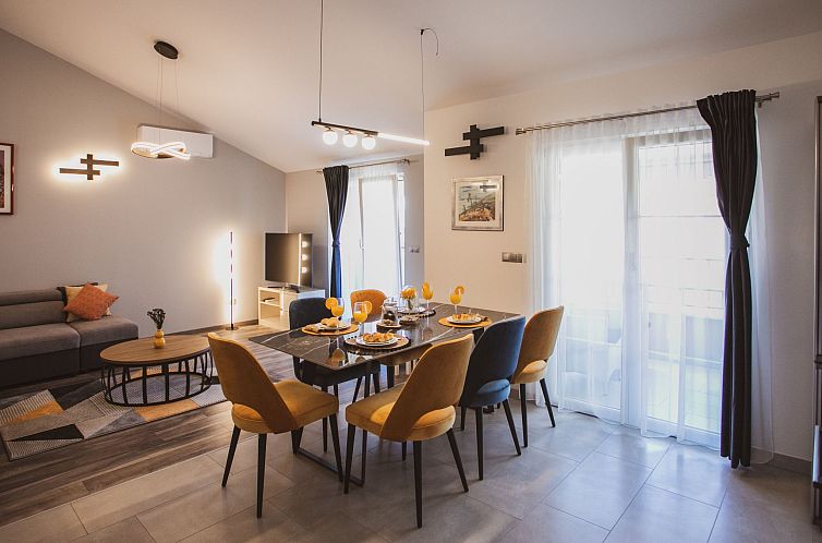 Vakantiehuis Luxuriöses Ferienhaus Lucija mit Jacuzzi