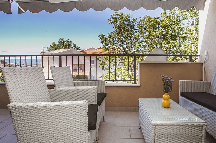 Vakantiehuis Luxuriöses Ferienhaus Lucija mit Jacuzzi