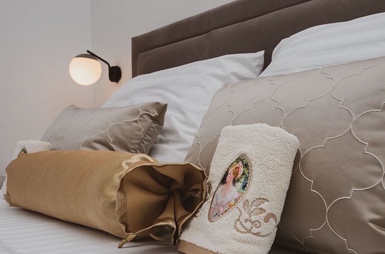 Vakantiehuis Luxuriöses Ferienhaus Lucija mit Jacuzzi