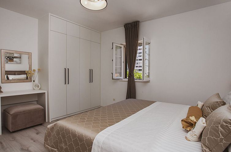 Vakantiehuis Luxuriöses Ferienhaus Lucija mit Jacuzzi