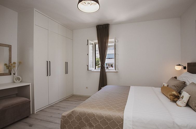 Vakantiehuis Luxuriöses Ferienhaus Lucija mit Jacuzzi