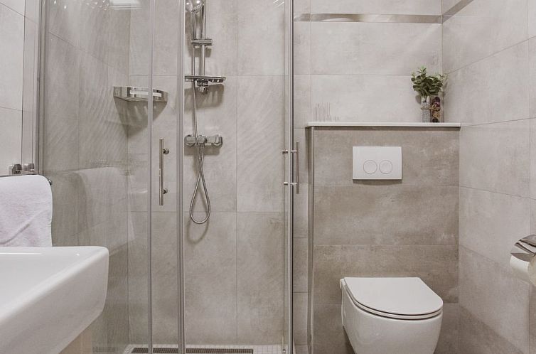 Vakantiehuis Luxuriöses Ferienhaus Lucija mit Jacuzzi