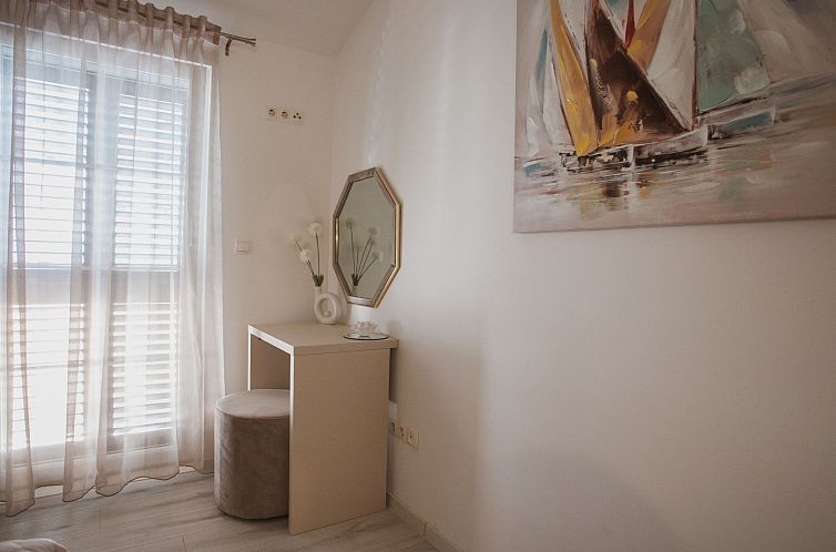 Vakantiehuis Luxuriöses Ferienhaus Lucija mit Jacuzzi