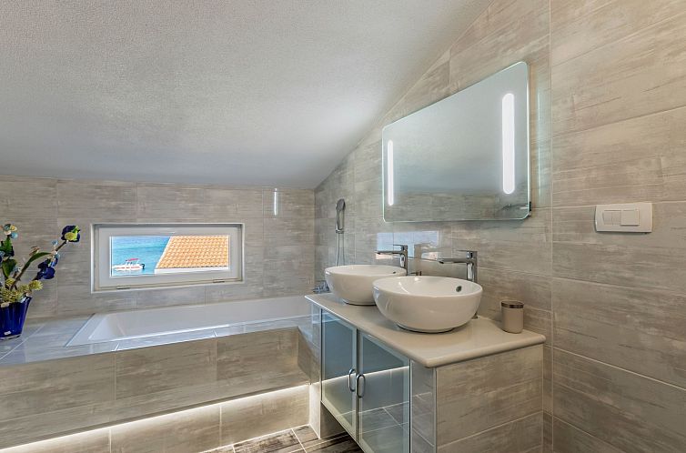 Vakantiehuis mit Privatpool für 9 Personen ca. 95 m&sup2; i