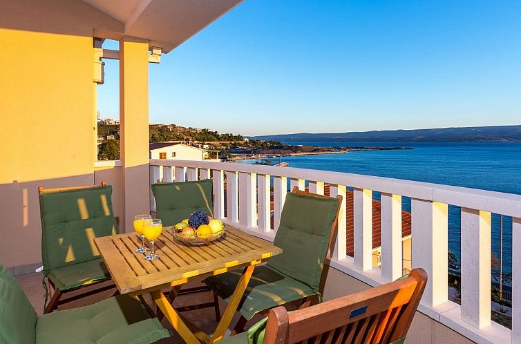 Appartement Wohnung in Dugi Rat mit Großer Terrasse