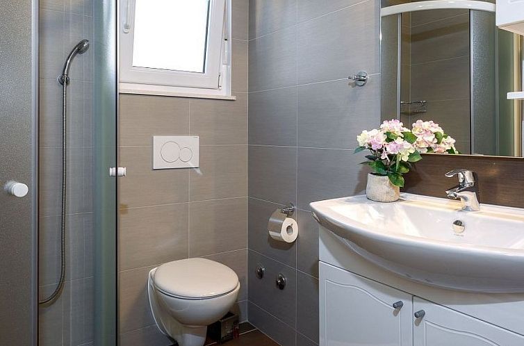 Appartement Wohnung in Dugi Rat mit Großer Terrasse