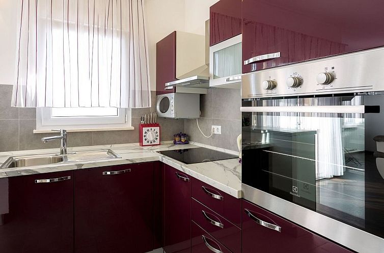 Appartement in Dugi Rat mit Großer Terrasse