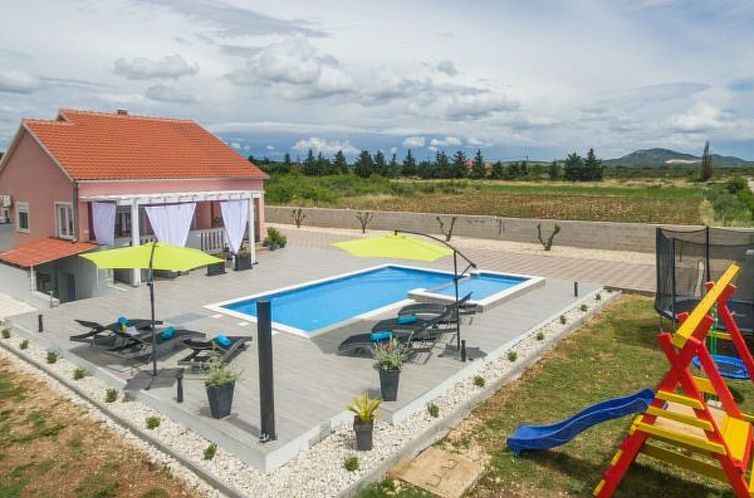 Vakantiehuis Beautiful villa Maris with pool