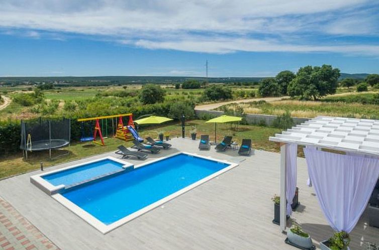 Vakantiehuis Beautiful villa Maris with pool